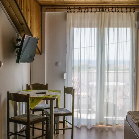 Apartment Javoran Zvonko 690a Banjol